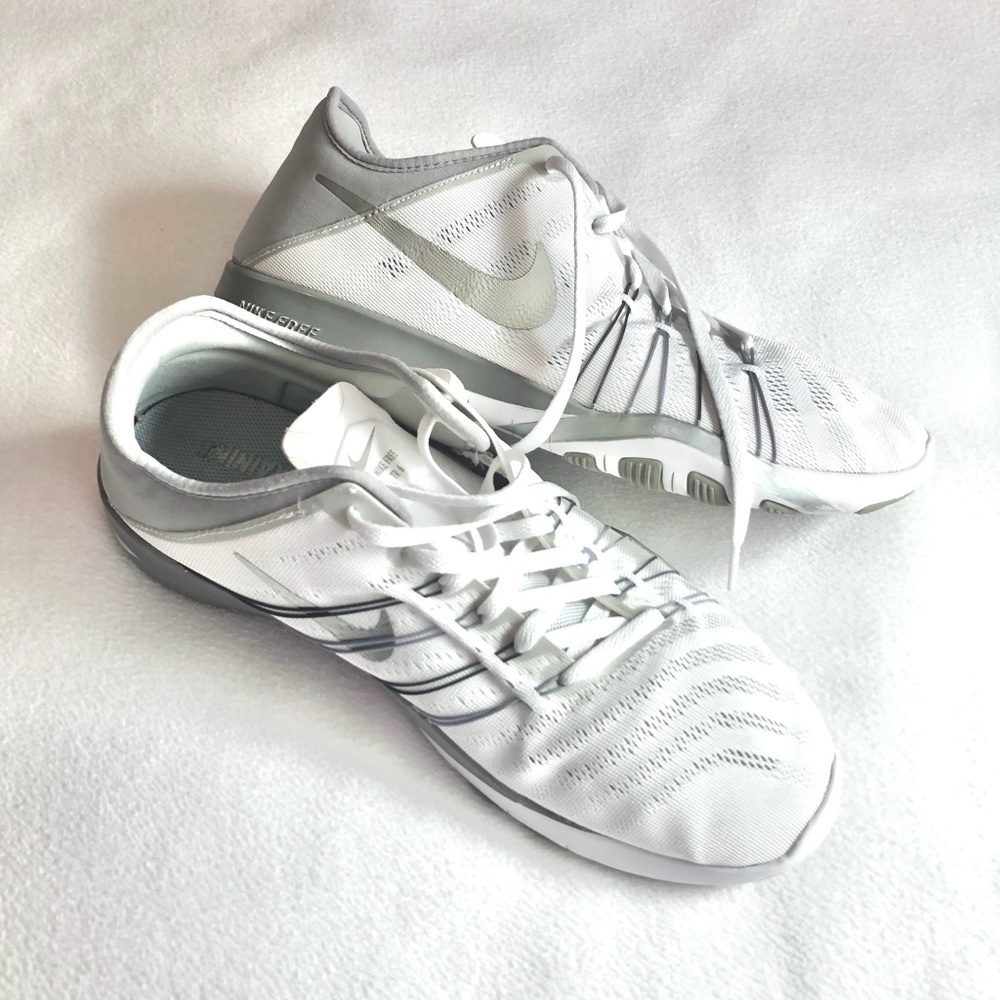 Nike Women’s TR 6 size 10 white/gray